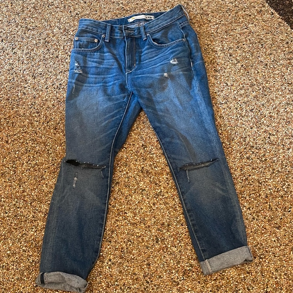 Lovers + Friends BNWT boyfriend jeans with tears at the knee
